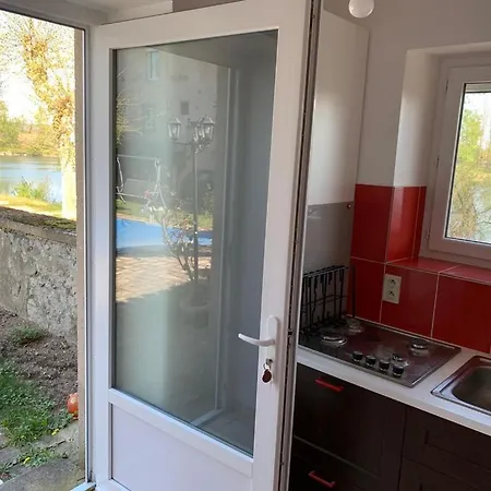 De La Tour Apartment *